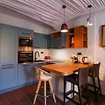 Avenue Luxury Townhouse *