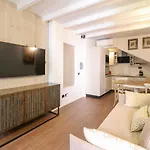 Apartment Avenue Luxury Townhouse *