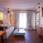 Avenue Luxury Townhouse Apartment
