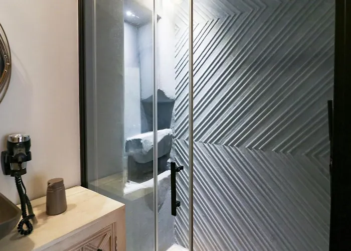 Avenue Luxury Townhouse