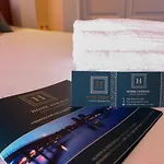 Avenue Luxury Townhouse أولبيا