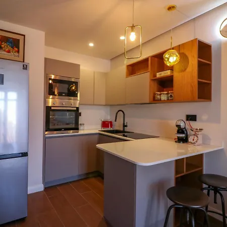 Apartment Avenue Luxury Townhouse *