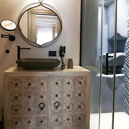 Avenue Luxury Townhouse Apartment