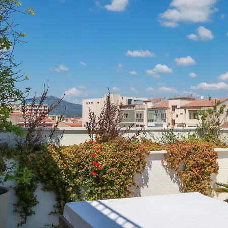 Avenue Luxury Townhouse Apartment