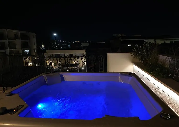 Avenue Luxury Townhouse