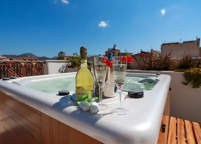 Avenue Luxury Townhouse Apartment