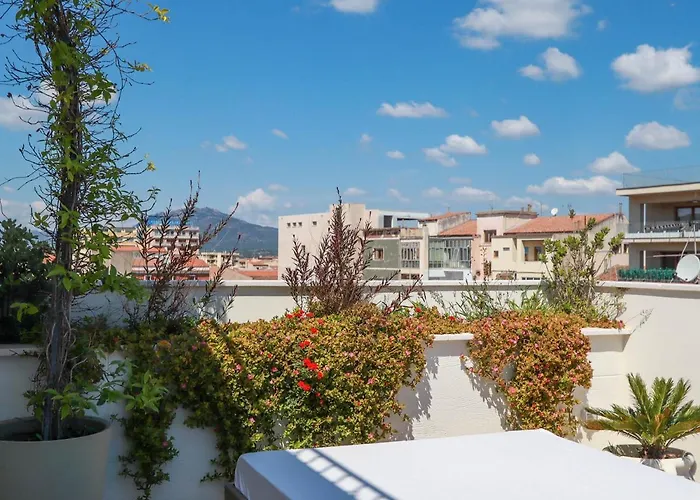 Avenue Luxury Townhouse Apartment